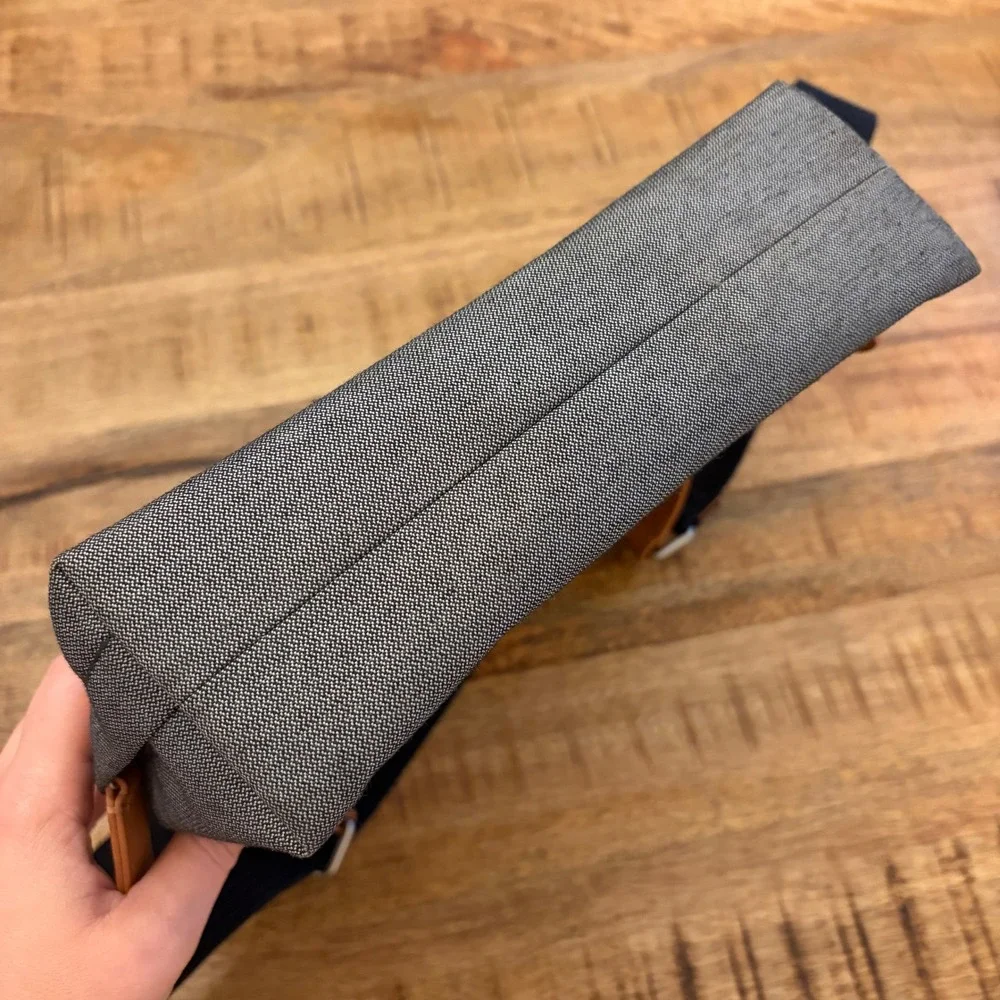 Skagen Gade Messenger Bag Crossbody Twill Leather Grey Travel Commute Office
